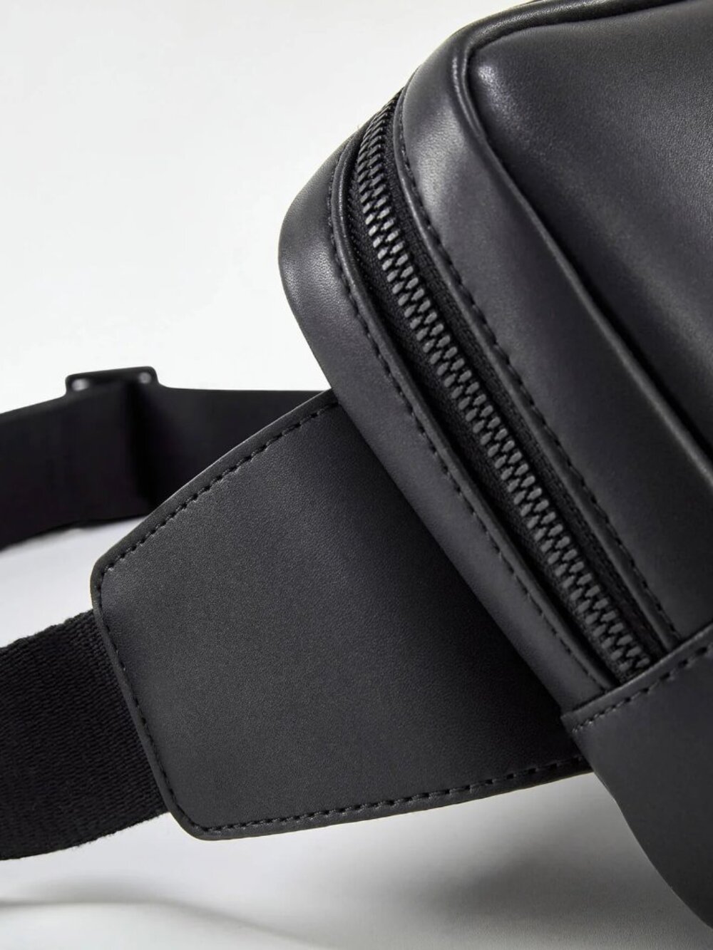 Nex Voyager Crossbody - Obsidian - Picture 4 of 9